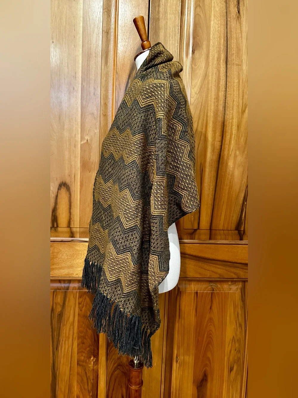 Peru Figueroa Alpaca Navy-Blue/Khaki Chevron Knit Wide Blanket Scarf/Shawl, EUC